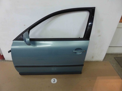 Водительская дверь VW Passat B5 2001, б/у, оригинал, в хорошем состоян